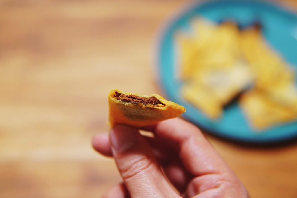 春巻の皮　三角チョコパイ