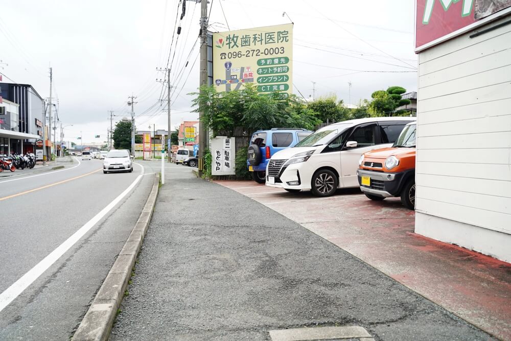 たかもとや 駐車場