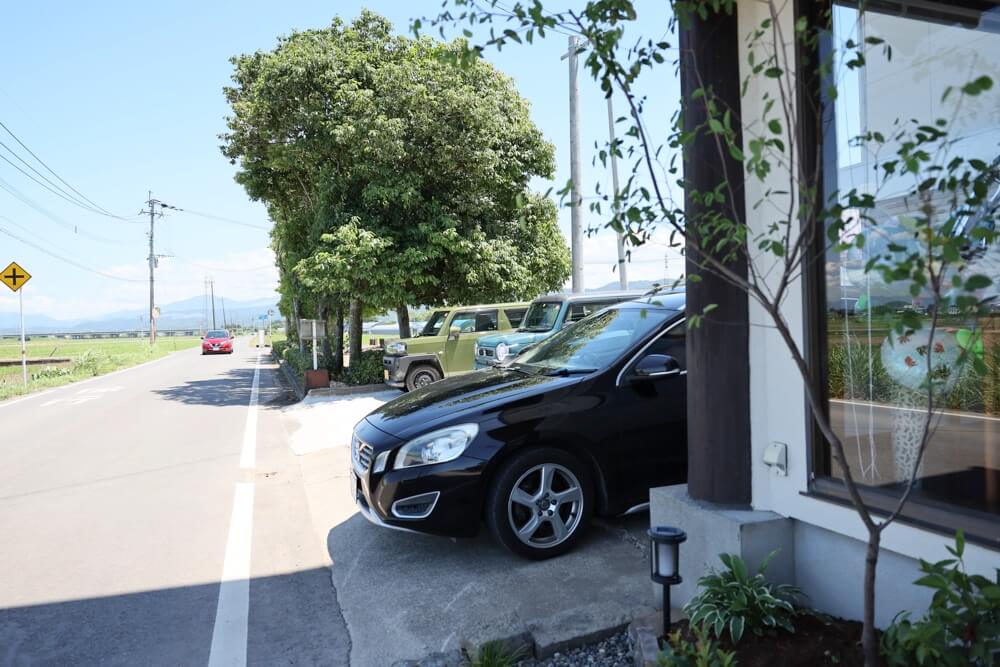 浮島そば 駐車場