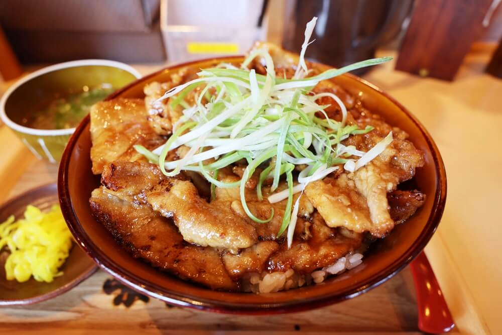 味噌乃家 こぼれ豚丼 熊本