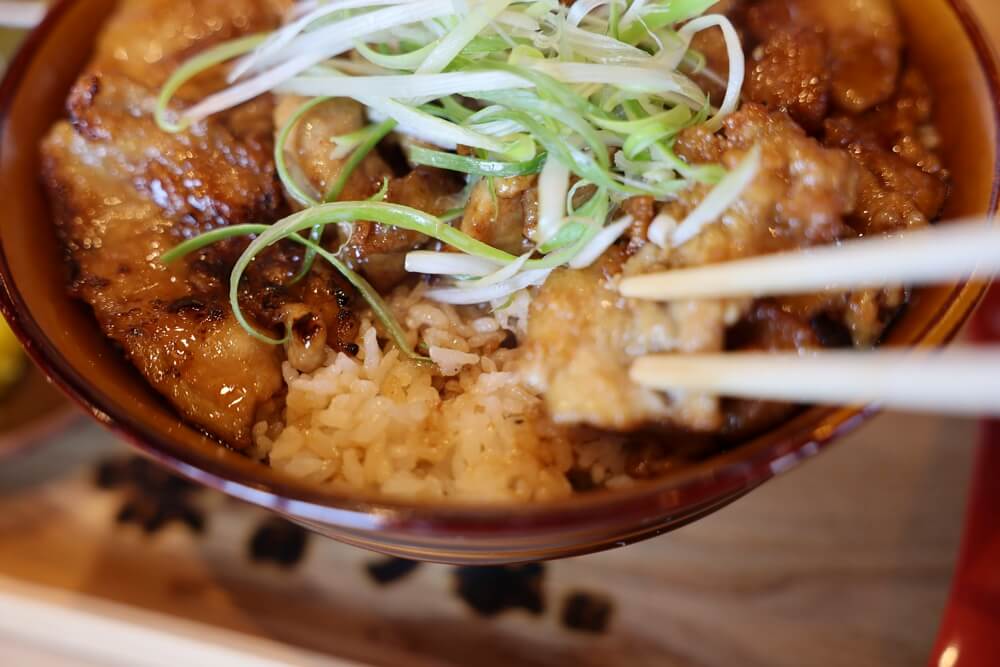 味噌乃家 こぼれ豚丼 熊本