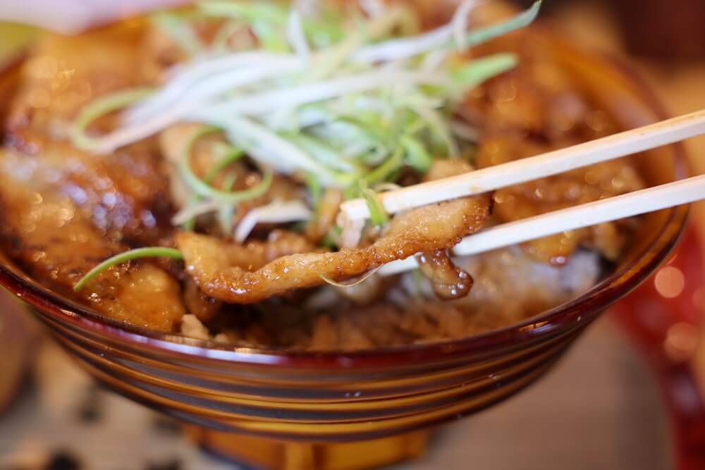 味噌乃家 こぼれ豚丼 熊本