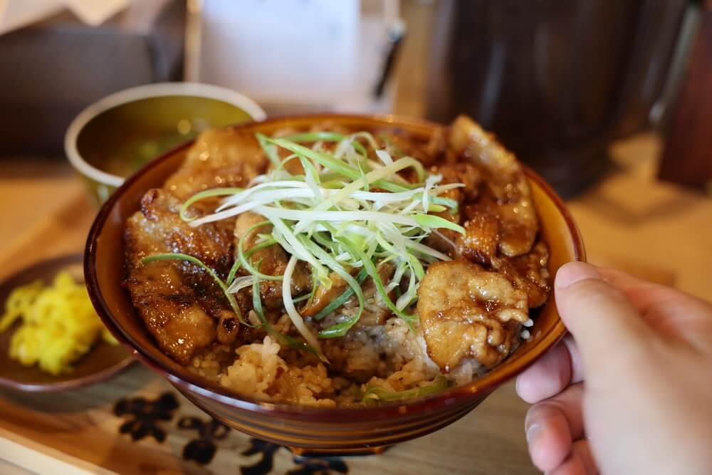 味噌乃家 こぼれ豚丼 熊本