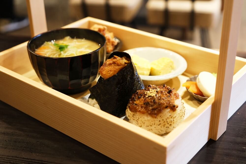 山内醤油 おにぎり カフェ