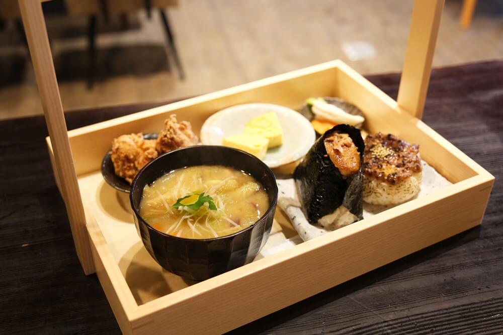 山内醤油 おにぎり カフェ