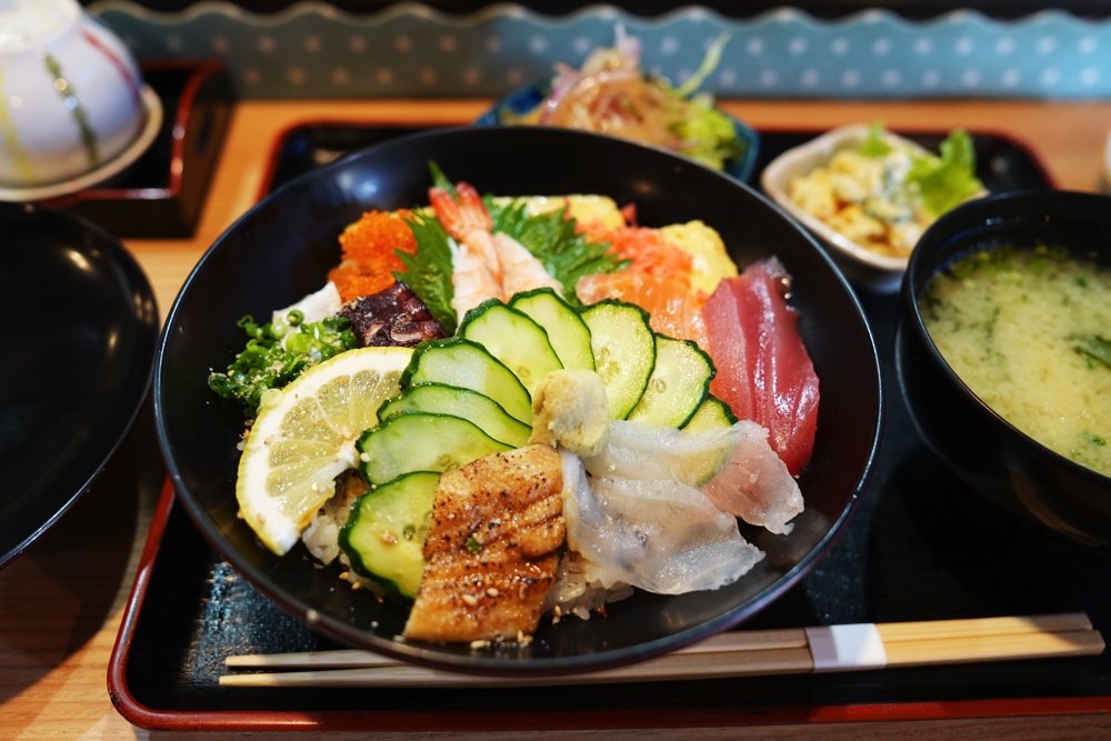 光の森 海鮮丼