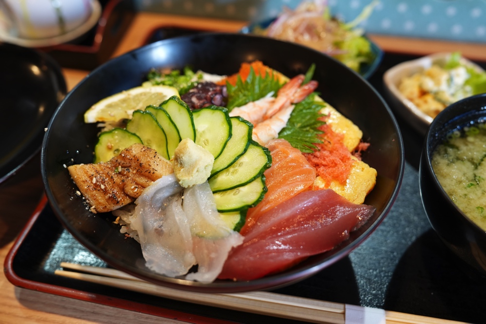 光の森 海鮮丼
